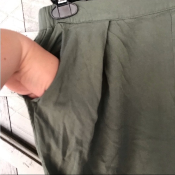 Silence + Noise Elastic Waist Green Pants - Picture 2 of 6